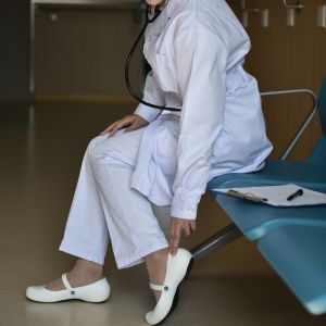 Crocs卡洛驰女士艾利平底防滑工作鞋 医生鞋 护士鞋 11050 可爱小白鞋
