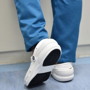 Crocs卡骆驰中性防滑厨师鞋 医生鞋 职业鞋 护士鞋 手术鞋 毕斯拓Bistro黑色/白色/蓝色10075