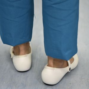 Crocs卡洛驰女士艾利平底防滑工作鞋 医生鞋 护士鞋 11050 可爱小白鞋